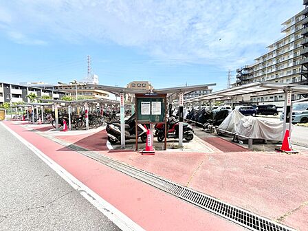 駐輪場は屋根付き