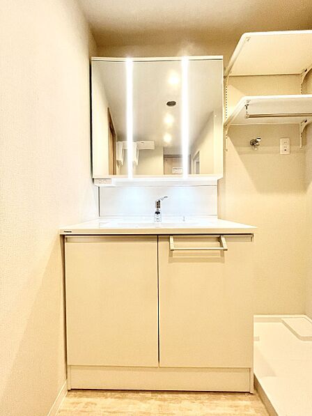 清潔感ある洗面化粧室で朝の身支度も快適