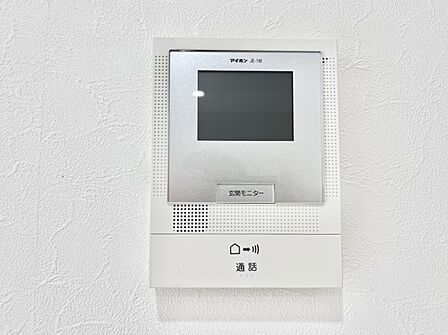 訪問者が一目でわかる安心のTVモニター付きインターホン。