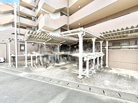 駐輪場は屋根付き