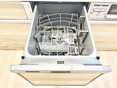面倒なお片づけは食洗機にお任せ！家事の負担が減って、時間にも気持ちにもゆとりができます。