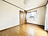 子供部屋：子供部屋にもおすすめ。クローゼット付きの洋室。
