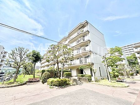 生活に便利な地に伸びやかな家族の生活風景を描く住まい
