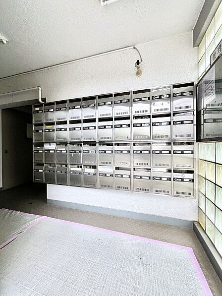 雨に濡れずに郵便物が受け取れます。