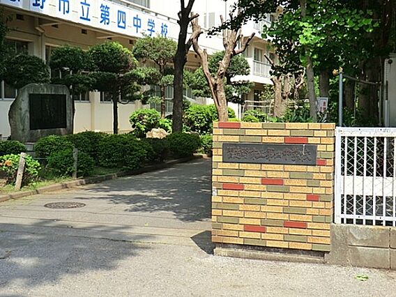 中学校 700...