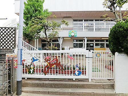 幼稚園・保育園 800m 院内幼稚園