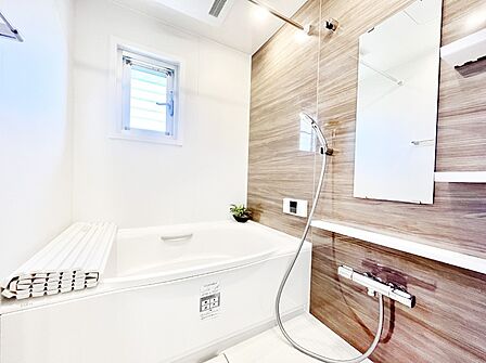 落ち着いた雰囲気でゆっくりお寛ぎいただけるバスルーム