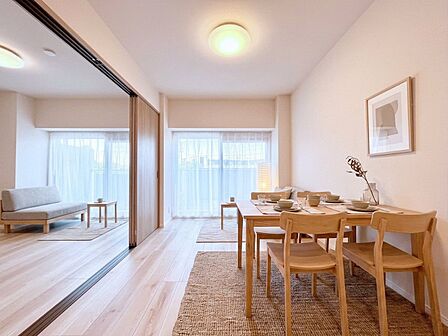 落ち着いた雰囲気のＬＤＫは家族みんなの快適空間　※家具はCGです