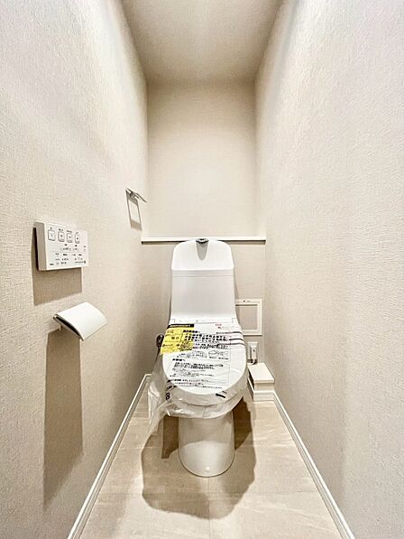 明るく清潔感のあるトイレです。  