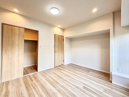 WIC付きのお部屋で広々とした空間。ゆったり寛げます。