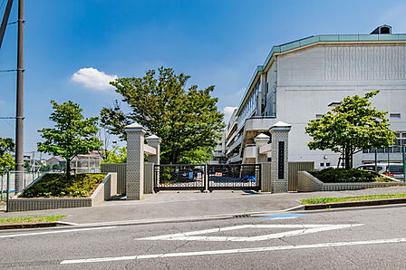 さいたま市立尾間木中学校（700m）