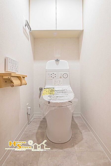 落ち着いた雰囲気で、ゆっくりと過ごせるトイレ空間。毎日使う場所だからこそ、清潔感と使いやすさを大切にした、暮らしに馴染むスペースです。
