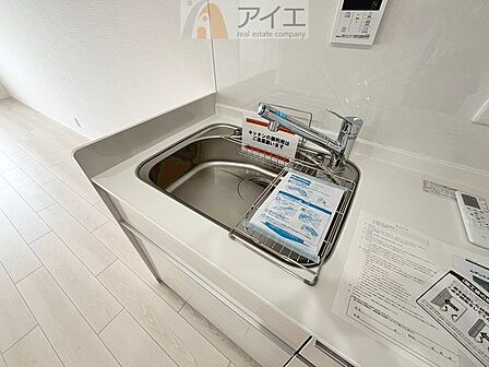 水道一体型の浄水器。ボタン一つで切替可能水回りもすっきり