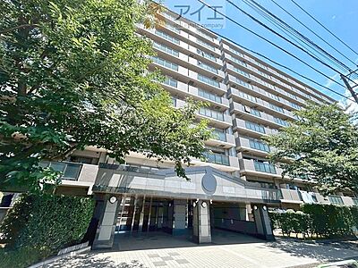 外観：友人を呼びたくなるリノベーション済みのきれいな住まいです