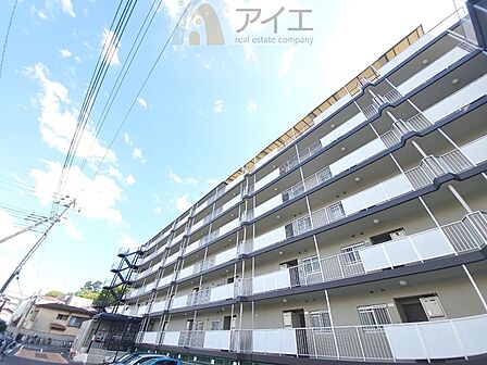 友人を呼びたくなるリノベーション済みのきれいな住まいです