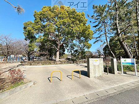 公園が近く、子育て家族に嬉しい緑豊かな環境です