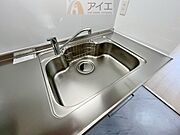 水道一体型の浄水器。ボタン一つで切替可能水回りもすっきり