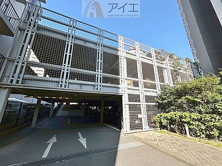 駐車場があるため車通勤の方にも安心なマンションです(要空確認)