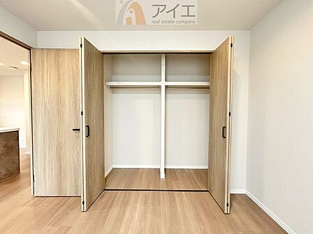 お子様の荷物も片付く、全居室収納スペース