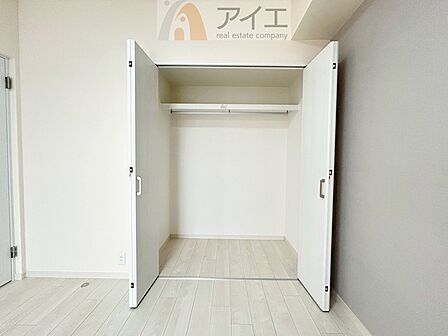 お子様の荷物も片付く、全居室収納スペース