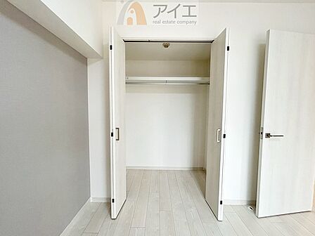 お子様の荷物も片付く、全居室収納スペース