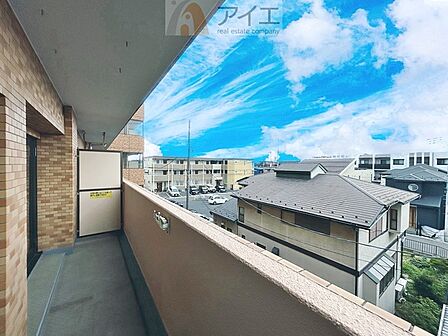 空を近くに感じられる眺望を楽しめます