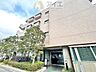 外観：前面道路は歩道も整備され、小さなお子様にも安心