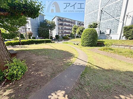 公園が近く、子育て家族に嬉しい緑豊かな環境です