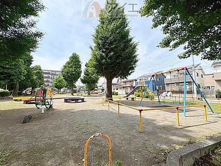 公園が近く、子育て家族に嬉しい緑豊かな環境です