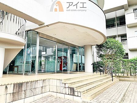 清掃や修理、不審者への声掛けも。管理員日勤は防犯にも有効