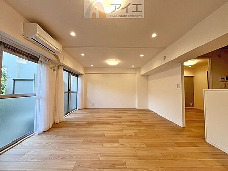 朝から日差しいっぱいの、明るい空間でのびのび過ごせます