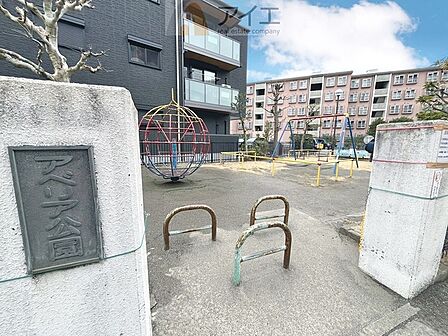 公園が近く、子育て家族に嬉しい緑豊かな環境です