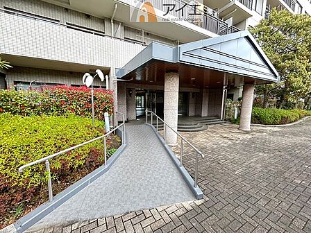 清掃や修理、不審者への声掛けも。管理員日勤は防犯にも有効