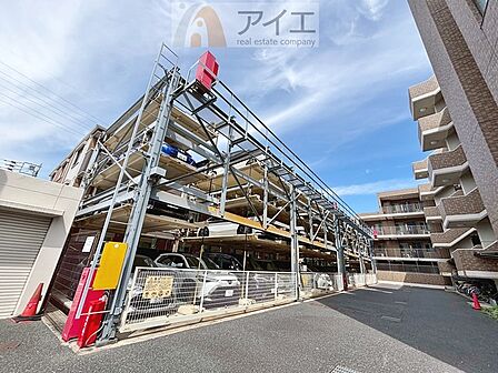 駐車場があるため車通勤の方にも安心なマンションです(要空確認)