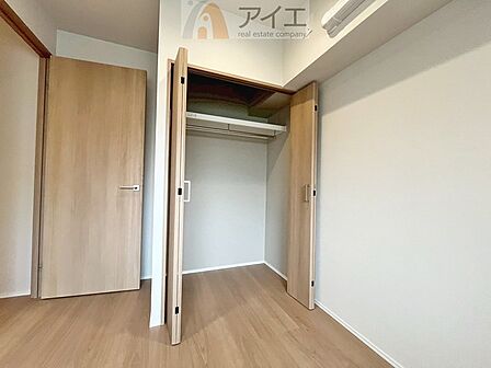 お子様の荷物も片付く、全居室収納スペース