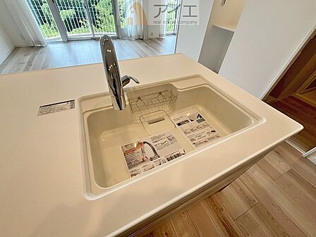 水道一体型の浄水器。ボタン一つで切替可能水回りもすっきり