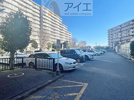 駐車場があるため車通勤の方にも安心なマンションです(要空確認)