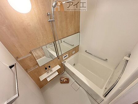 大人の半身浴や、小さなお子様との入浴にも便利な浴室