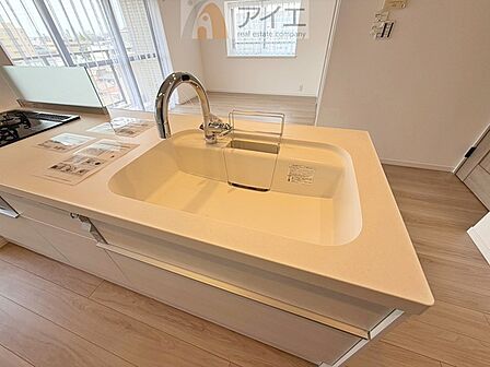 水道一体型の浄水器。ボタン一つで切替可能水回りもすっきり