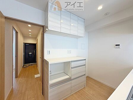 電気調理器具を使うのに便利なキッチン背面コンセント