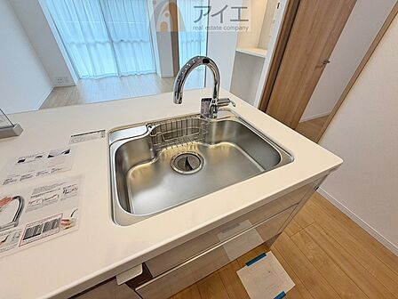 水道一体型の浄水器。ボタン一つで切替可能水回りもすっきり