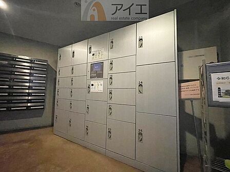 お出掛けが多くても安心な、宅配ボックスつき