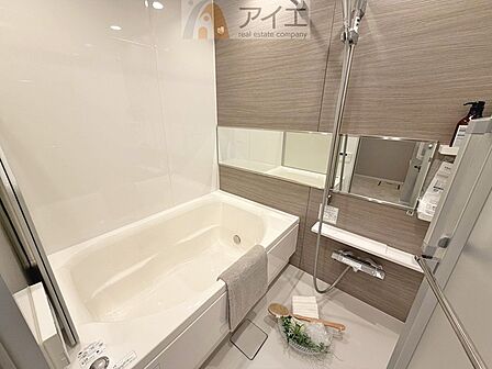 大人の半身浴や、小さなお子様との入浴にも便利な浴室