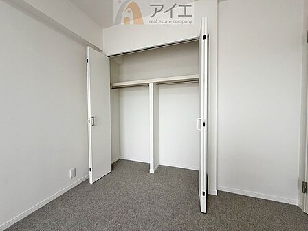 お子様の荷物も片付く、全居室収納スペース