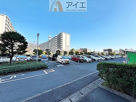 駐車場があるため車通勤の方にも安心なマンションです(要空確認)