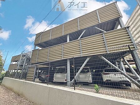 駐車場があるため車通勤の方にも安心なマンションです(要空確認)