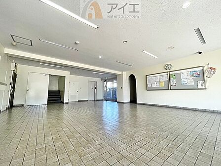 清掃や修理、不審者への声掛けも。管理員日勤は防犯にも有効