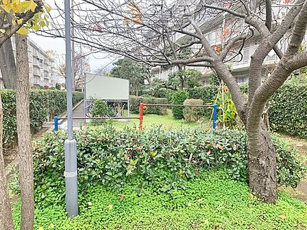 公園が近く、子育て家族に嬉しい緑豊かな環境です