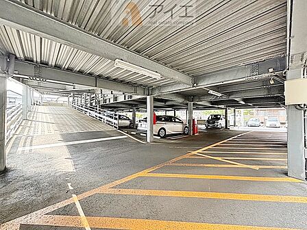 駐車場があるため車通勤の方にも安心なマンションです(要空確認)