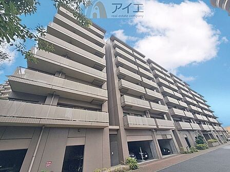 友人を呼びたくなるリノベーション済みのきれいな住まいです